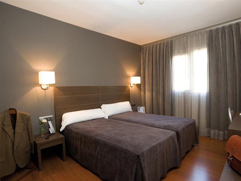 Hotel Cisneros Alcalá de Henares Exterior foto